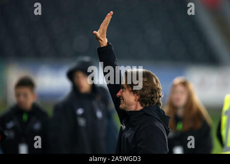 Swansea, Royaume-Uni. 23 Oct, 2019. Brentford manager Thomas Frank célèbre après que son équipe gagne.EFL Skybet match de championnat, Swansea City v Brentford au Liberty Stadium de Swansea, Pays de Galles du Sud le mardi 22 octobre 2019. Cette image ne peut être utilisé qu'à des fins rédactionnelles. Usage éditorial uniquement, licence requise pour un usage commercial. Aucune utilisation de pari, de jeux ou d'un seul club/ligue/dvd publications. Photos par Andrew Andrew/Verger Verger la photographie de sport/Alamy live news Crédit : Andrew Orchard la photographie de sport/Alamy Live News Banque D'Images