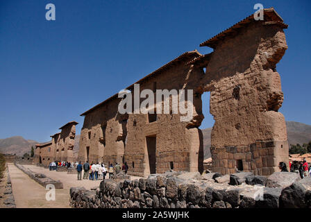 Raqchi : Temple de Wiracocha, ruines Incas, Puno, Cusco, l'Amérique du Sud. Banque D'Images