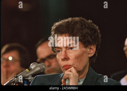 Jeane Kirkpatrick, ambassadeur des Etats-Unis à l'Organisation des Nations Unies témoigne à son audition de confirmation au Sénat en janvier 1981. Photo par Dennis Brack bb71 Banque D'Images