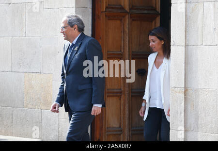 Le président catalan Quim Torra gestes lors d'un discours à Generalitat à Barcelone Banque D'Images