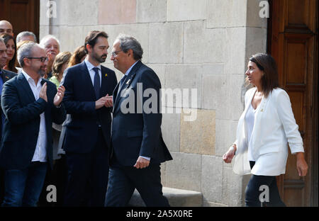 Le président catalan Quim Torra gestes lors d'un discours à Generalitat à Barcelone Banque D'Images