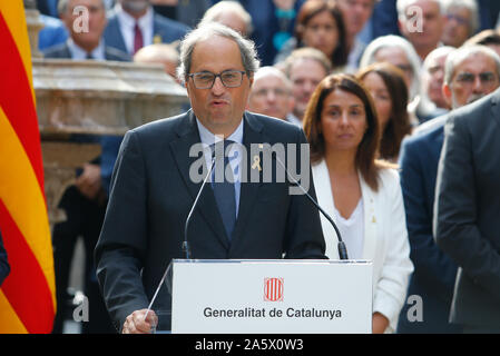 Le président catalan Quim Torra gestes lors d'un discours à Generalitat à Barcelone Banque D'Images