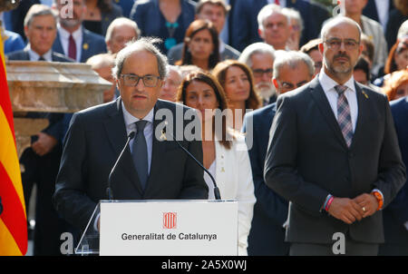 Le président catalan Quim Torra gestes lors d'un discours à Generalitat à Barcelone Banque D'Images