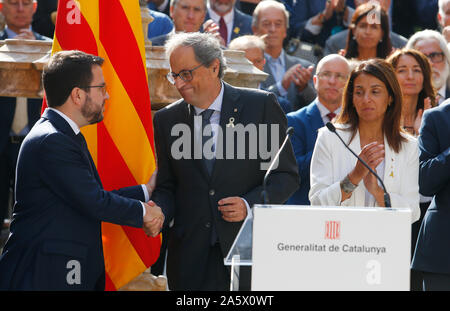 Le président catalan Quim Torra gestes lors d'un discours à Generalitat à Barcelone Banque D'Images
