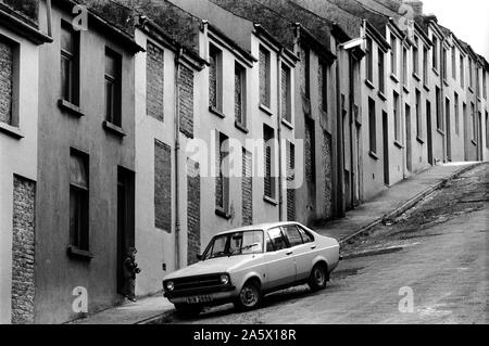 Derry, Irlande du Nord Londonderry Les troubles de 1979. Une famille reste dans cette rue au bord de l'eau ; maisons région abandonné et condamné en tant que familles abandonné suite à des violences. 1970 HOMER SYKES Banque D'Images