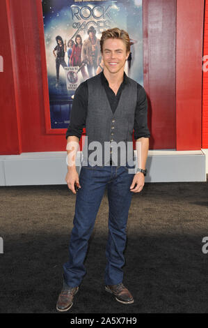 LOS ANGELES, CA. 08 juin 2012 : Derek Hough lors de la première mondiale de "Rock of Ages" au Grauman's Chinese Theatre, à Hollywood. © 2012 Paul Smith / Featureflash Banque D'Images