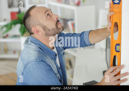 Marquage sur l'homme au niveau de la paroi avec Banque D'Images