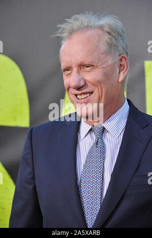 LOS ANGELES, CA. 25 juin 2012 : James Woods lors de la première mondiale de "sauvages" au Mann Village Theatre, Westwood. © 2012 Paul Smith / Featureflash Banque D'Images