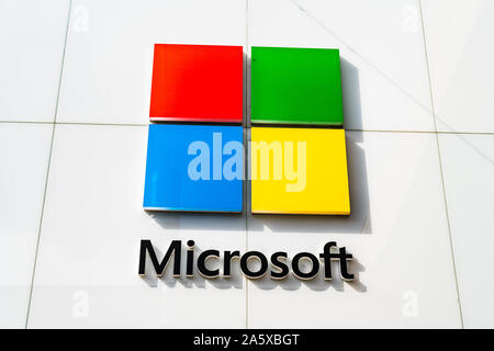 Sep 28, 2019 Palo Alto / CA / USA - Logo Microsoft sur la façade d'un de leurs magasins à San Francisco bay area Banque D'Images
