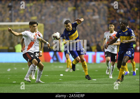 22 octobre 2019 ; la Bombonera Stadium, Buenos Aires, Argentine ; Coupe Libertadores contre Boca Juniors, River Plate, Carlos Tévez de Boca Juniors et de River Plate Exequiel Palacios - usage éditorial Banque D'Images