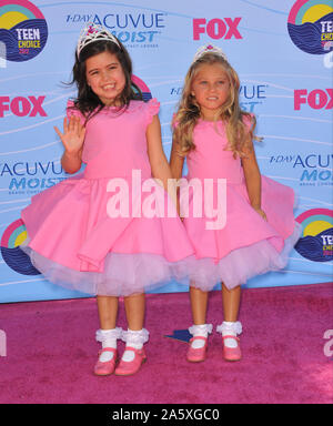 LOS ANGELES, CA. Le 23 juillet 2012 : Sophia Grace Brownlee & Rosie McClelland en 2012 Teen Choice Awards au Gibson Amphitheatre, Universal City. © 2012 Paul Smith / Featureflash Banque D'Images