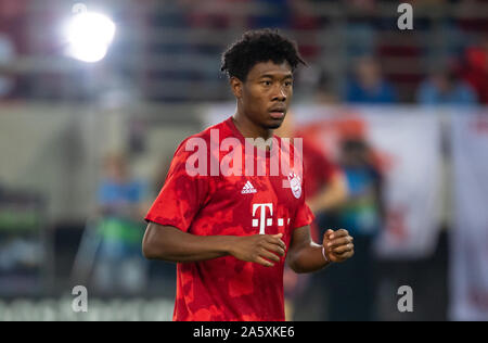 22 octobre 2019, la Grèce, l'Piräus : Soccer : Ligue des Champions, Olympiakos Piräus - Bayern Munich, phase Groupe, Groupe B, Journée 3 Georgios-Karaiskakis au stade. David Alaba de Munich se réchauffe. Photo : Sven Hoppe/dpa Banque D'Images