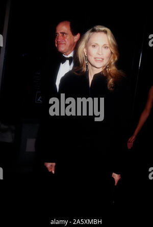 Los Angeles, Californie, USA 2 Mars 1995 L'actrice Faye Dunaway assiste à la 23e Annual American Film Institute (AFI) Prix pour l'Hommage à Steven Spielberg le 2 mars 1995 au Beverly Hilton Hotel à Beverly Hills, Californie, USA. Photo de Barry King/Alamy Stock Photo Banque D'Images