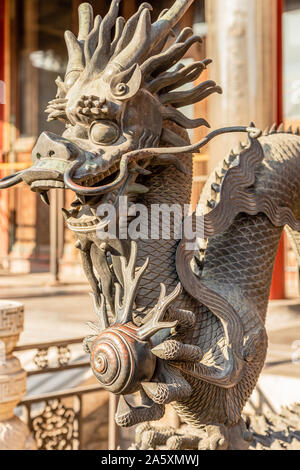 Chinese Dragon statue à partir de l'ère de la dynastie Ming, à l'entrée du palais dans la Cité Interdite, Pékin, Chine Banque D'Images