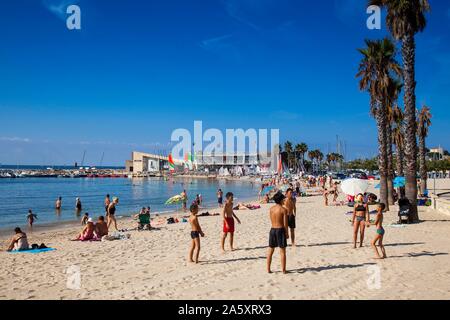 Plage de sable sur la promenade de Bandol, Var, Cote d'Azur, dans le sud de la France, France Banque D'Images