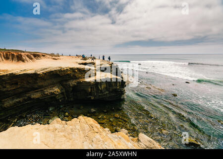 San Diego, Californie/USA - 13 août 2019 de falaises de grès et vue sur l'océan. Les mares d'eau de Point Loma, San Diego, Californie péninsule Littoral Banque D'Images