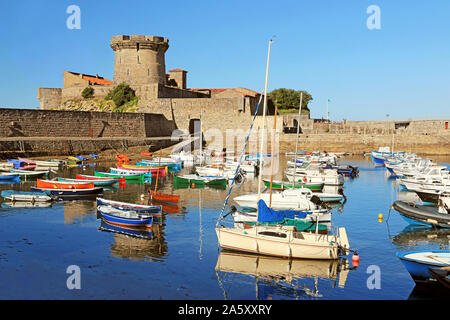 Fort et port de Socoa à Ciboure. Banque D'Images