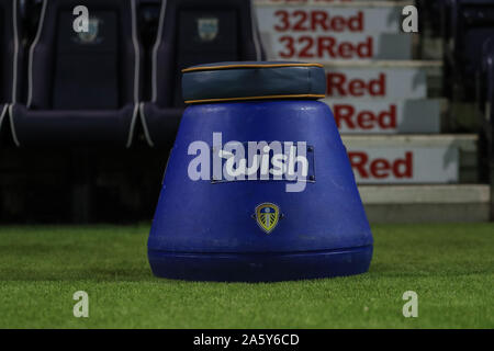 22 octobre 2019, Deepdale, Preston, England ; Sky Bet Championship, Preston North End v Leeds United : Marcelo Bielsa manager de Leeds United souhaite stool Crédit : Mark Cosgrove/News Images Banque D'Images