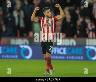 21e Octobre 2019, Bramall Lane, Sheffield, Angleterre, Premier League, Arsenal v Sheffield United : George Burns (2) de Sheffield United applaudit les fans comme Sheffield United gagne 1-0 Arsenal Crédit : Mark Cosgrove/News Images Banque D'Images