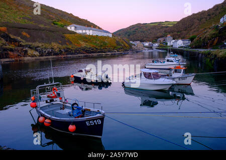 Le port de Plymouth Angleterre Cornwall Wadebridge au crépuscule Banque D'Images