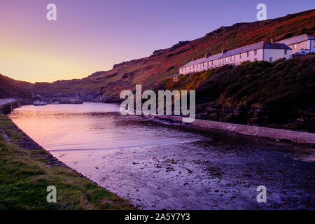 Le port de Plymouth Angleterre Cornwall Wadebridge au crépuscule Banque D'Images