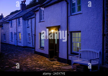 Rue Pavée au crépuscule Boscastle Plymouth Angleterre Cornwall Banque D'Images