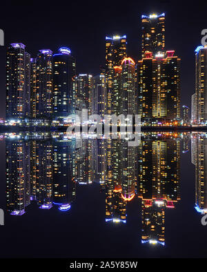 Horizon de Busan la nuit, district de Haeundae, Corée du Sud, 01/09/ 2016. Banque D'Images