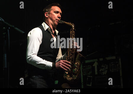 Oslo, Norvège. 22, octobre 2019. Le groupe anglais UB40 effectue un concert live de la Rockefeller à Oslo. Ici le saxophoniste Martin Meredith est vu sur scène. (Photo crédit : Gonzales Photo - Per-Otto IPPO). Banque D'Images