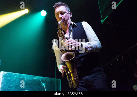 Oslo, Norvège. 22, octobre 2019. Le groupe anglais UB40 effectue un concert live de la Rockefeller à Oslo. Ici le saxophoniste Martin Meredith est vu sur scène. (Photo crédit : Gonzales Photo - Per-Otto IPPO). Banque D'Images