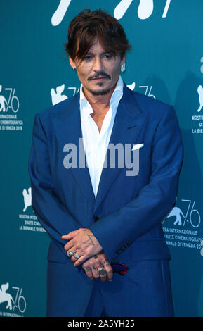 Venise, Italie - 06 SEPTEMBRE : Johnny Depp participe à l'attente de la "barbares" photocall au cours de la 76e Mostra de Venise le 06 septembre 2019 Banque D'Images