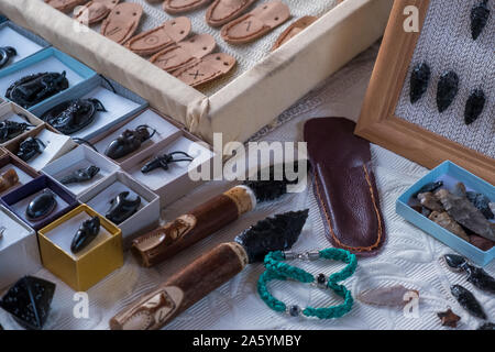 Couteaux d'obsidienne typique sarde. 'Leppa sarde' réalisé avec l'obsidienne traditionnels. Banque D'Images