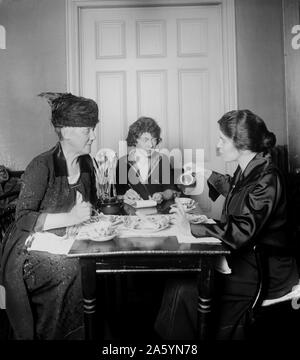 Alice Paul au déjeuner 1920/21. Le réformateur social et féministe américaine, née dans une famille Quaker dans Moorestown, New Jersey. Elle a consacré toute sa carrière à la lutte pour l'égalité des droits pour les femmes. Banque D'Images