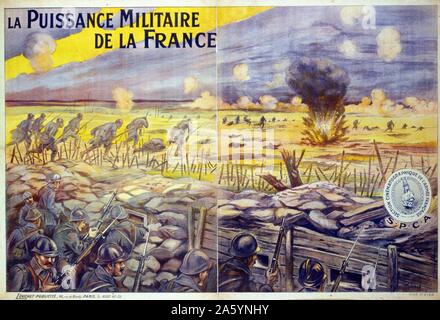 La puissance militaire de la France. La section cinématographique de l'armée française. La puissance militaire de la France [1917] les troupes françaises (fantassins, cavaliers, etc.) Rassemblement sur un champ. Le Maréchal Philippe Pétain (1856-1951) est l'épinglage une médaille sur un drapeau français. Banque D'Images