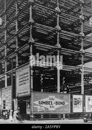 Un hôtel inachevé sur la rue Main, a commencé en 1929, mais jamais terminé à cause de la dépression. Vincennes, Indiana. 1938 Banque D'Images