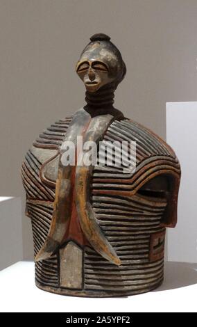 Masque casque Janus du Congo, Songye. Les Songye étaient bien connus Zappo Zap des sculpteurs sur bois qui sont réputés pour faire des masques cérémoniels, puissance, et d'autres objets de cérémonie. En date du 19e siècle Banque D'Images