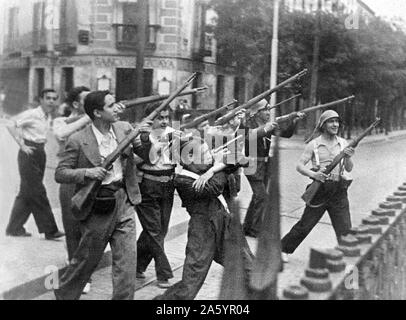 Soldats républicains en Espagne au cours d'une bataille de la guerre d'Espagne 1937 Banque D'Images