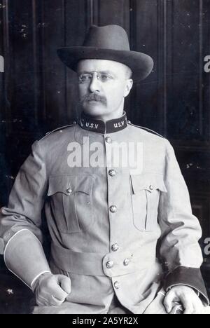 Photographie de Theodore Roosevelt (1858-1919) comme un Rough Rider. Datée 1898 Banque D'Images