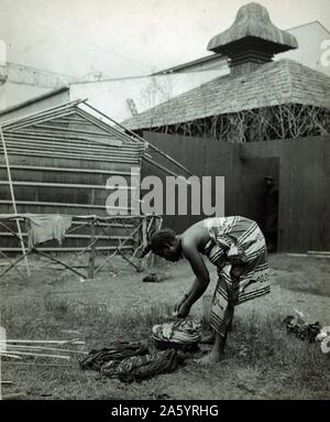 Femme africaine à laver les vêtements à l'exposition panaméricaine de Buffalo, l', N.Y Banque D'Images