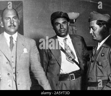 (Centre) José Buenaventura Durruti Dumange (14 juillet 1896 - 20 novembre 1936) était un militant anarcho-syndicalistes impliqués avec la CNT, FAI et d'autres organisations anarchistes au cours de la période allant jusqu'à et y compris la guerre civile espagnole. Durruti a joué un rôle influent au cours de la révolution espagnole et est considéré comme un héros dans le mouvement anarchiste. Banque D'Images