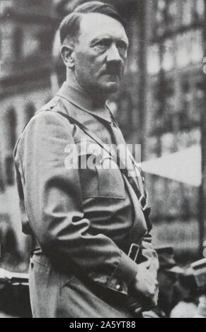 Adolf Hitler ([1889 - 1945) homme politique allemand d'origine autrichienne qui était le chef du parti nazi. Il a été chancelier de l'Allemagne de 1933 à 1945 et Führer (chef) de l'Allemagne nazie de 1934 à 1945 Banque D'Images