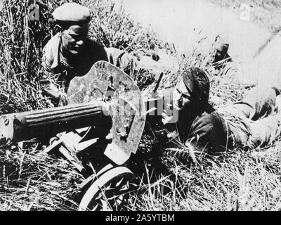 Les soldats de la brigade internationale avec une mitrailleuse russe soviétique, pendant la guerre civile espagnole Banque D'Images