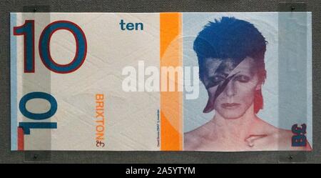 Musicien, David Bowie apparaît sur un billet de dix livres de Brixton, Londres (UK), 2011. London's premier et en ce moment seulement la monnaie locale est le Brixton pound. Publié pour la première fois en septembre 2009 Banque D'Images