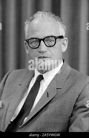 Barry Morris Goldwater ( 1909 - 1998) États-Unis Sénateur de l'Arizona (1953-65, 1969-87) et le candidat du Parti républicain pour l'élection du président en 1964. Banque D'Images