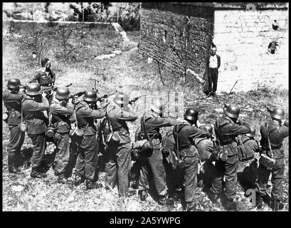 Georges Blind, membre de la résistance française, sur le point d'être exécuté un peloton d'exécution allemand, France la seconde guerre mondiale 1944 Banque D'Images