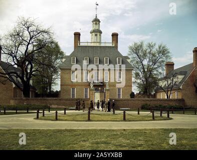 Photographie couleur de la Governor's Palace, Williamsburg, Virginie, la capitale de la colonie de Virginie au cours du 18e siècle. Datée 1920 Banque D'Images