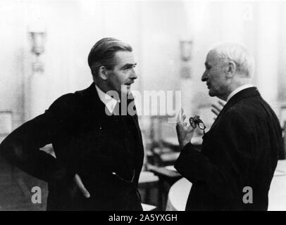 Photographie d'Anthony Eden, Ministre britannique des affaires étrangères (1897-1977) et la secrétaire d'État américain Cordell Hull (1871-1955) dans la conversation. Datée 1943 Banque D'Images