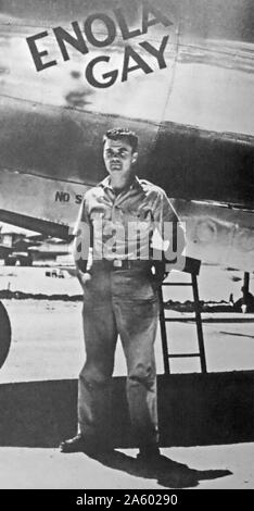 Le colonel Paul Tibbets, pilote du B-29 Enola Gay. Accusé d'abandon de la bombe atomique sur Hiroshima, le 6 août 1945. Banque D'Images