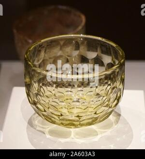 Bols en verre coupe faite par l'artiste japonais, Tami Ishida. En date du 20e siècle Banque D'Images