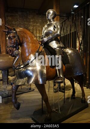 Armure composite pour l'homme et le cheval avec une lance. En date du 19e siècle Banque D'Images