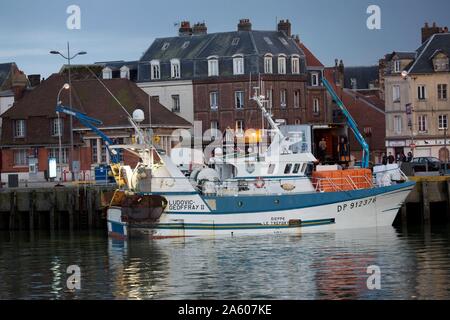 La France, Pays de Caux, Dieppe, port, port, chalutier, Quai du carénage au crépuscule, Banque D'Images